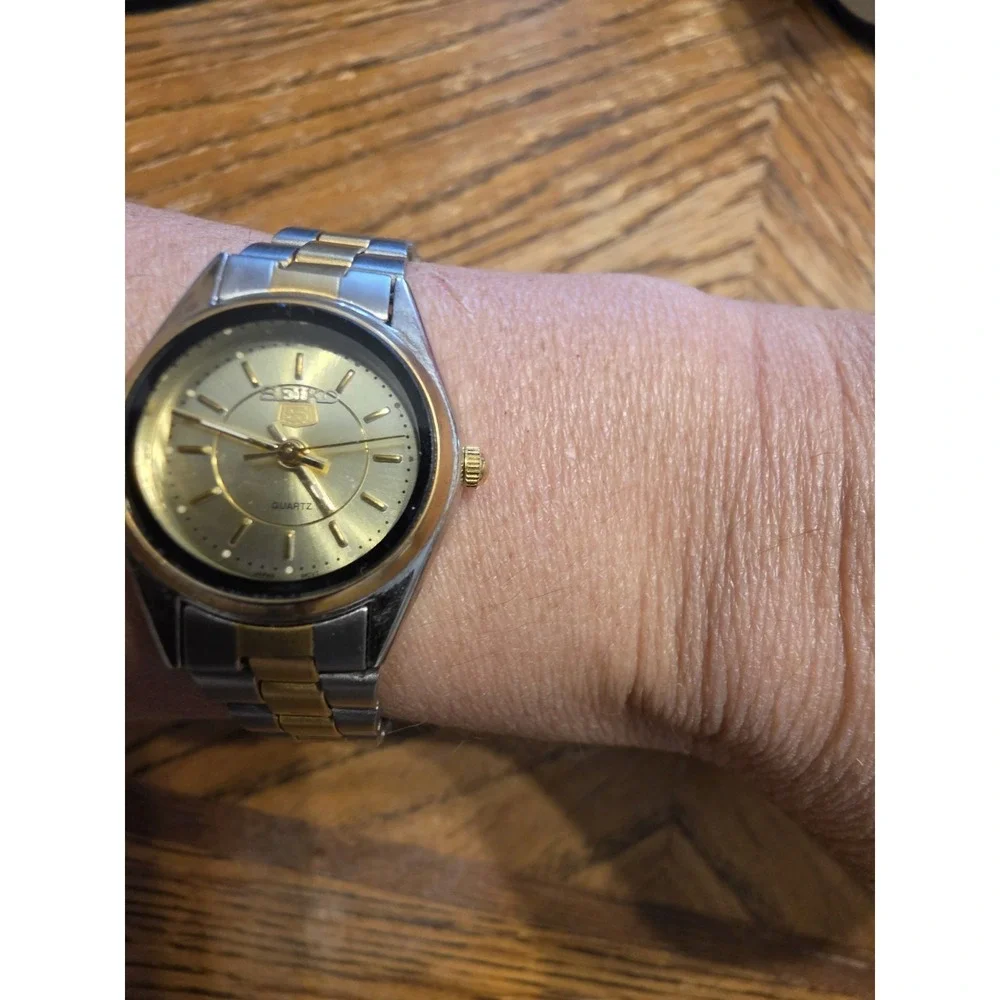 Seiko Women's watch 2 Toned New Battery Gold Face
